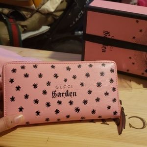 gucci garden eye wallet
